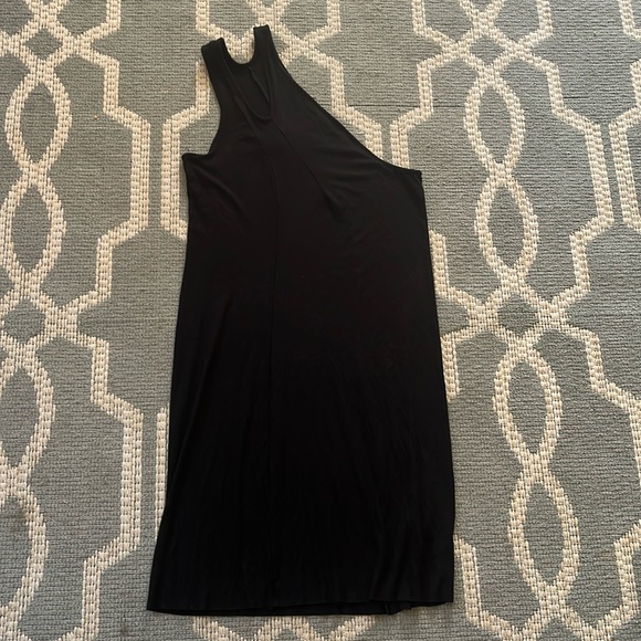 SKIMS Soft Lounge Ribbed Cut-Out One-Shoulder Dress - black - Picture 4 of 11